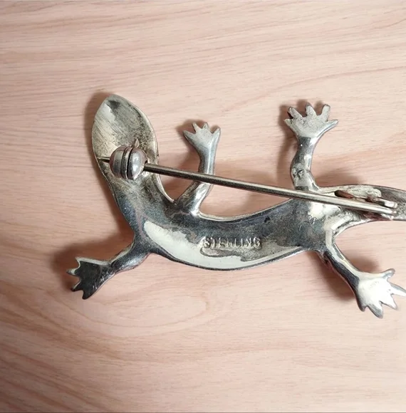 VINTAGE 925 STERLING SILVER MARCASITE GREEN RUBY EYED LIZARD BROOCH - Picture 3 of 4